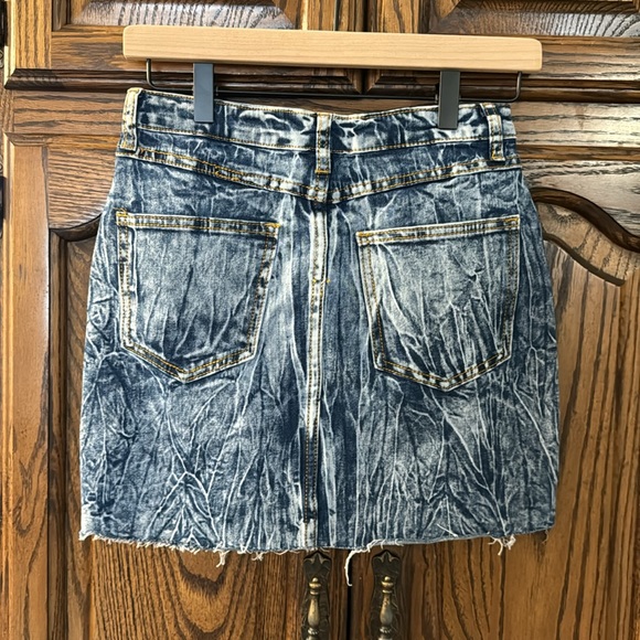 EUC!⭐️Signature8 distressed Jean mini skirt, size S - Picture 2 of 3